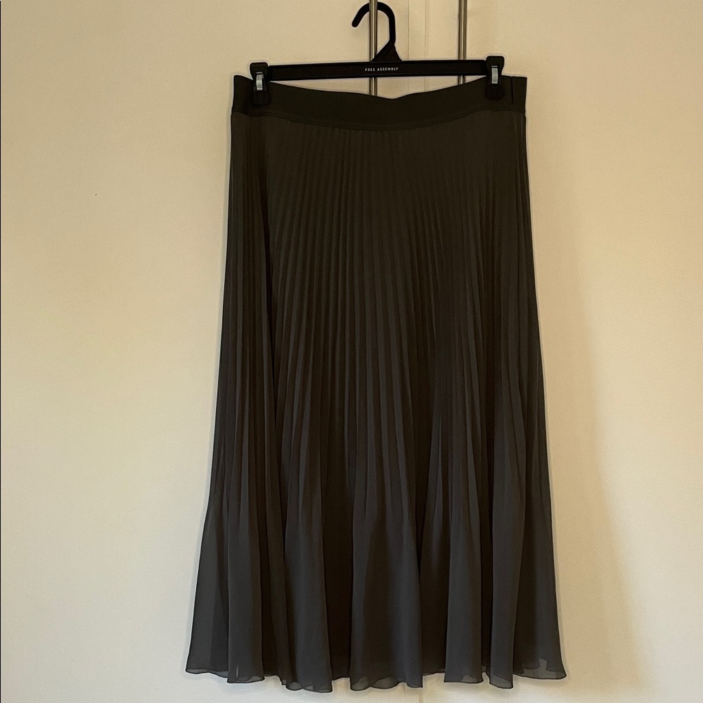 Aritzia Twirl Pleated Skirt
